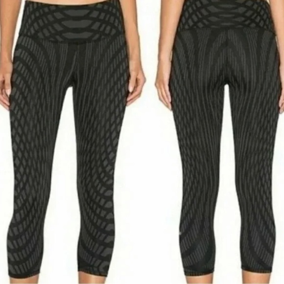 ALO Yoga Pants - Alo Yoga 3/4 Length Leggings – Size Small – Wide Waistband – Great Condition